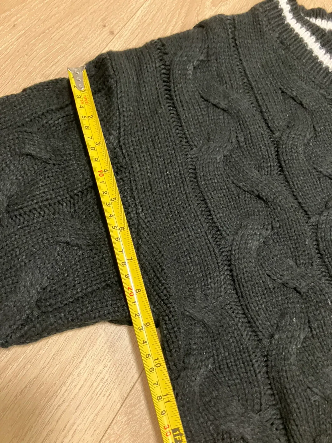 Sweater black knit image indicator(10)