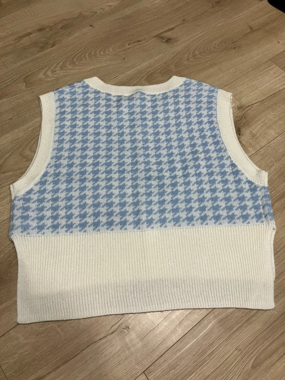 Sweater vest image indicator(2)