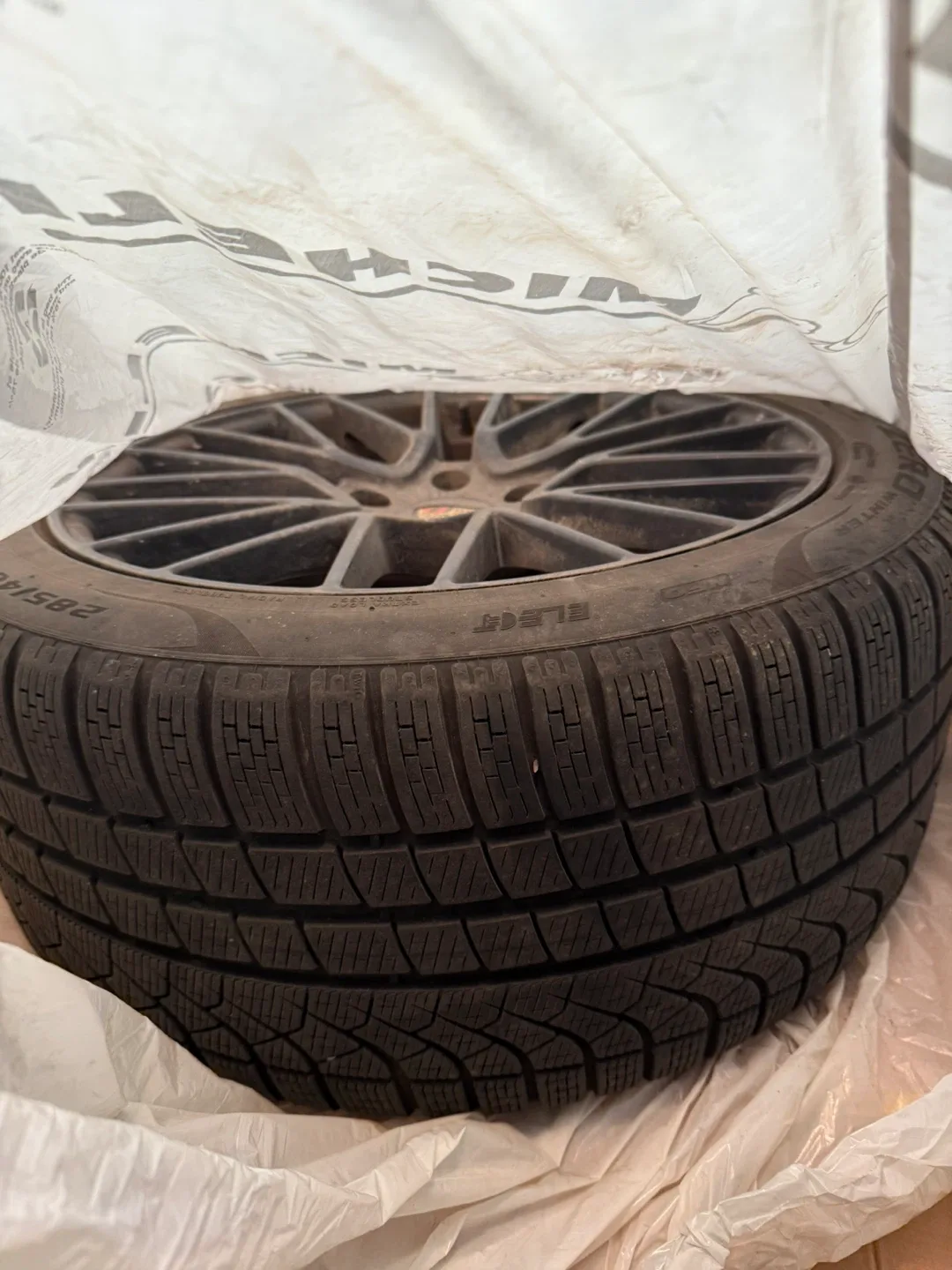 Winter tires Perelli PZero ELT tires and Porsche rims image indicator(2)