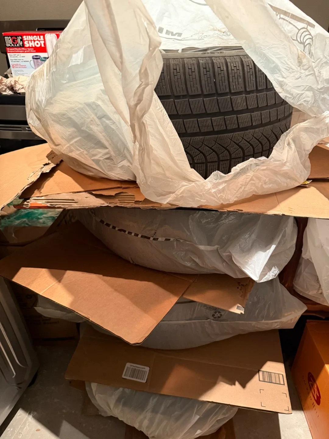 Winter tires Perelli PZero ELT tires and Porsche rims image indicator(4)