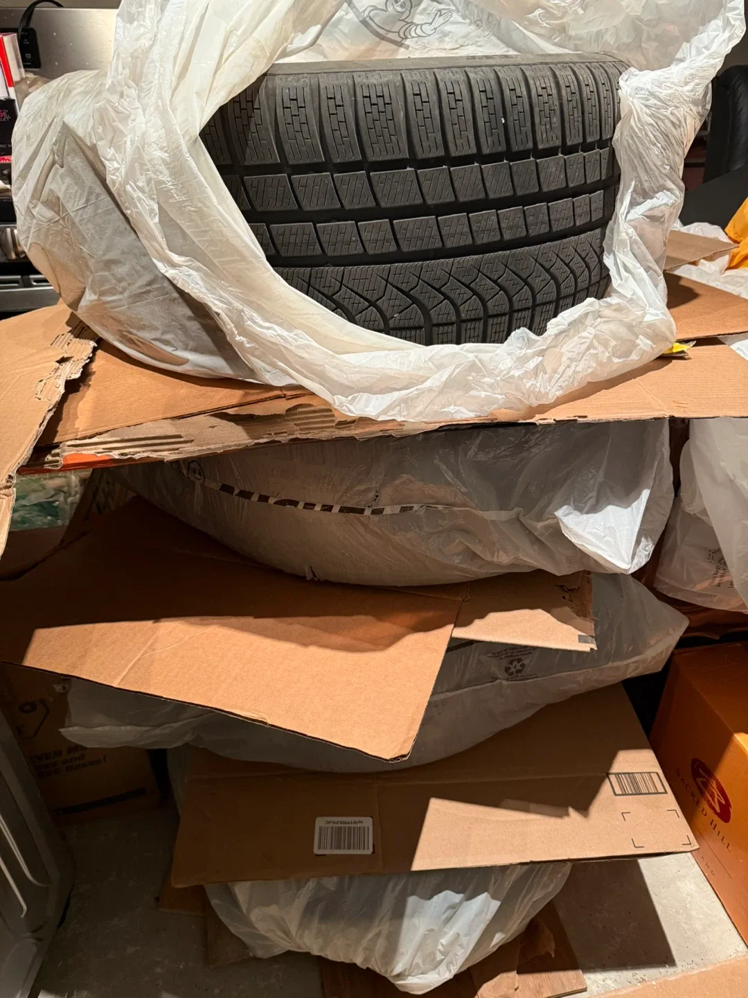 Winter tires Perelli PZero ELT tires and Porsche rims image indicator(3)