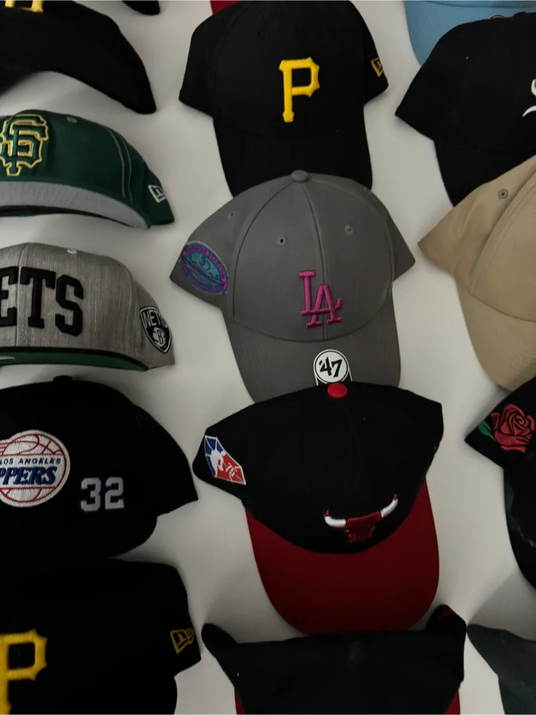 Baseball Caps - New Era, 47 Brand,Mitchell & Ness 1/2 image indicator(8)