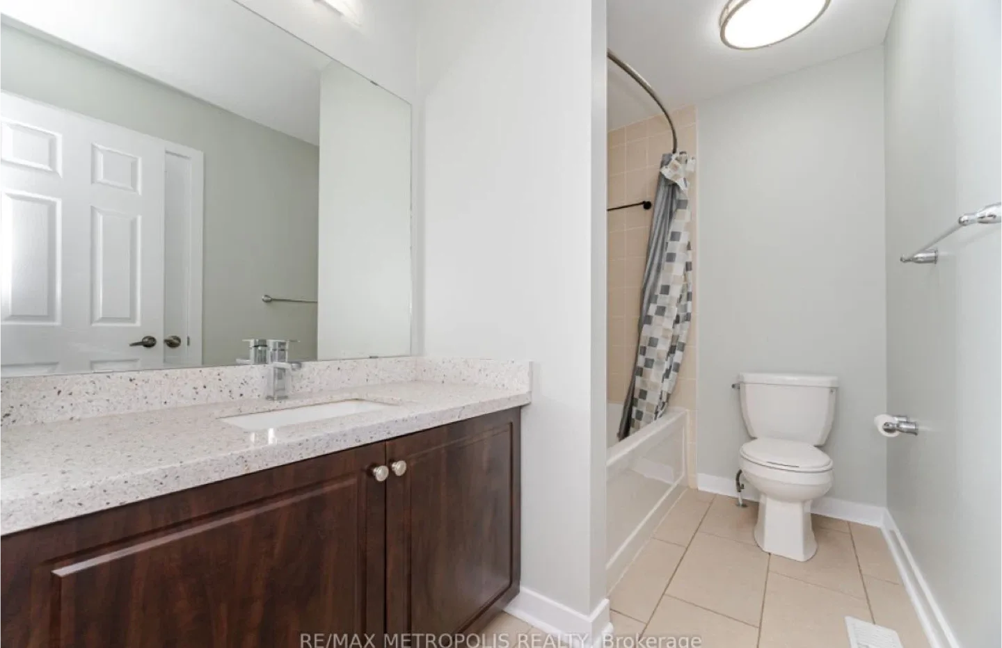 One bedroom with private washroom available for rent image indicator(4)