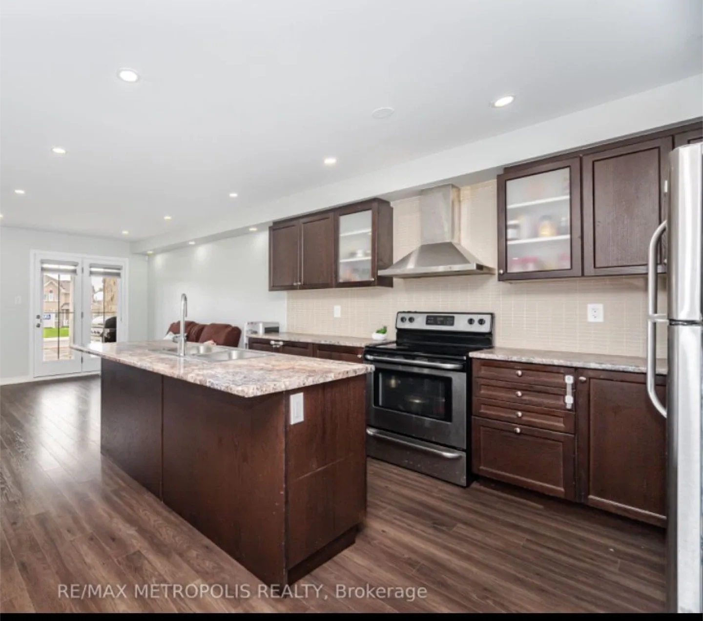 One bedroom with private washroom available for rent image indicator(2)