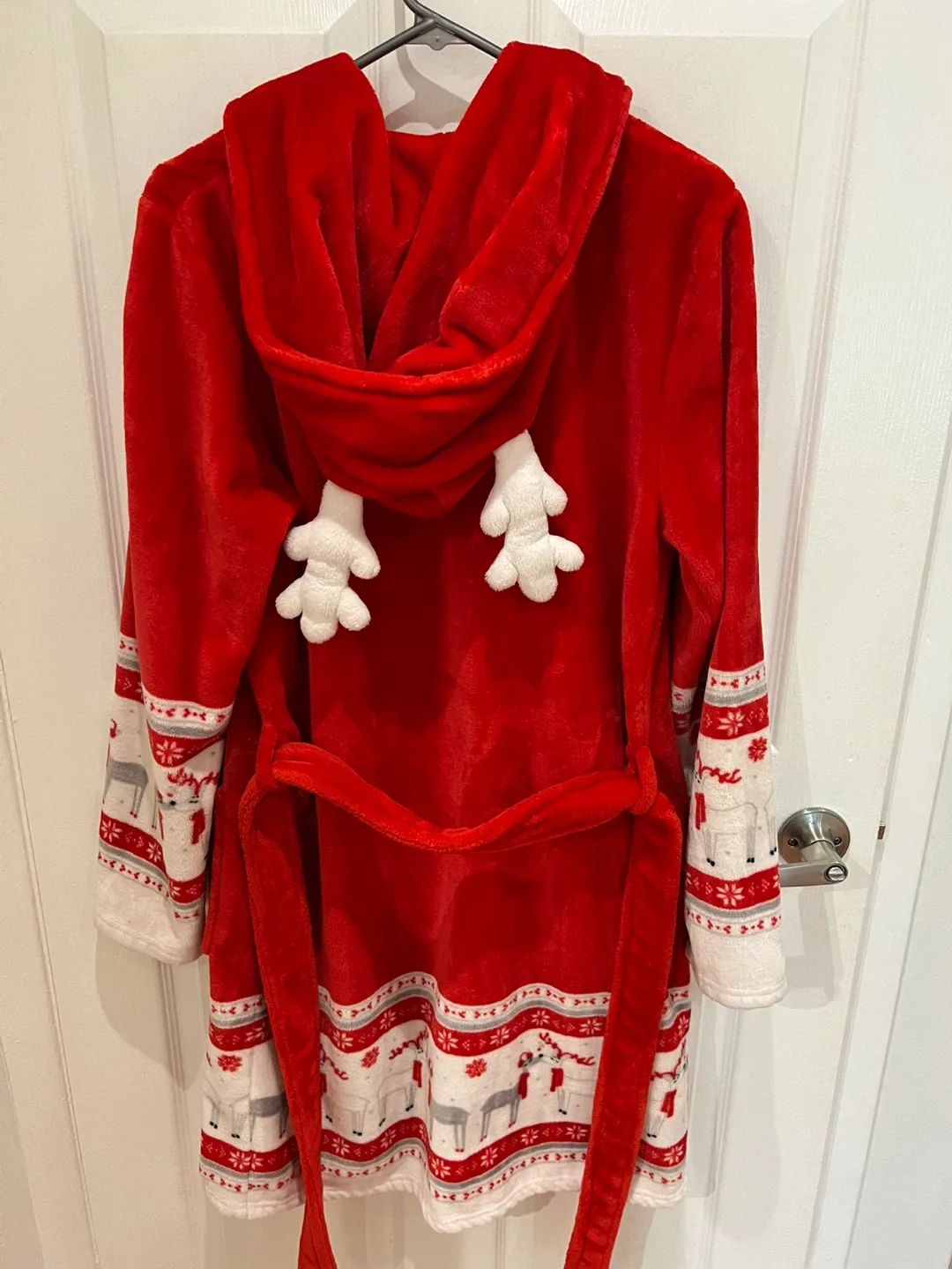 La Vie en Rose Red Fleece Robe with Reindeer Design image indicator(2)
