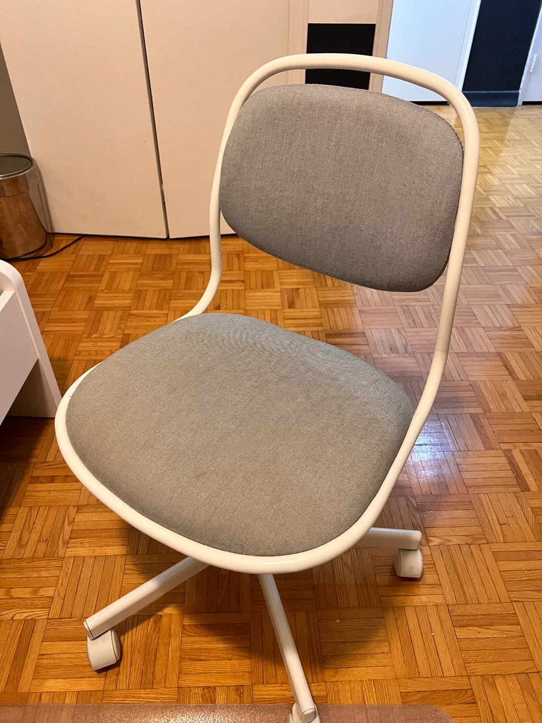 Desk chair