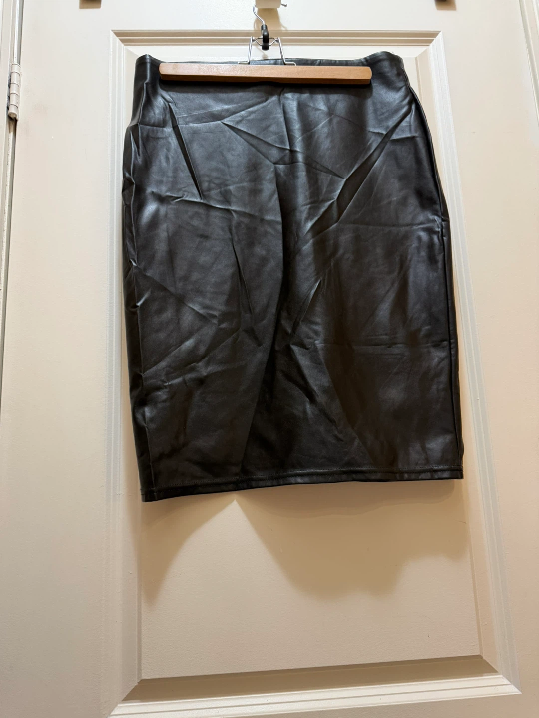 TEN by Babaton Black Faux Leather Skirt - photo 3