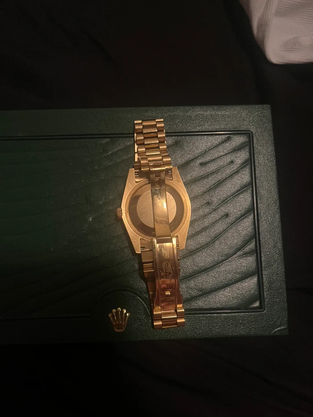 Gold watch image indicator(3)