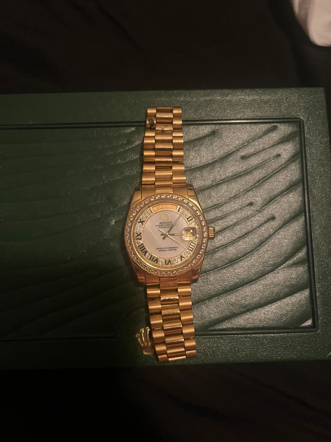 Gold watch image indicator(2)