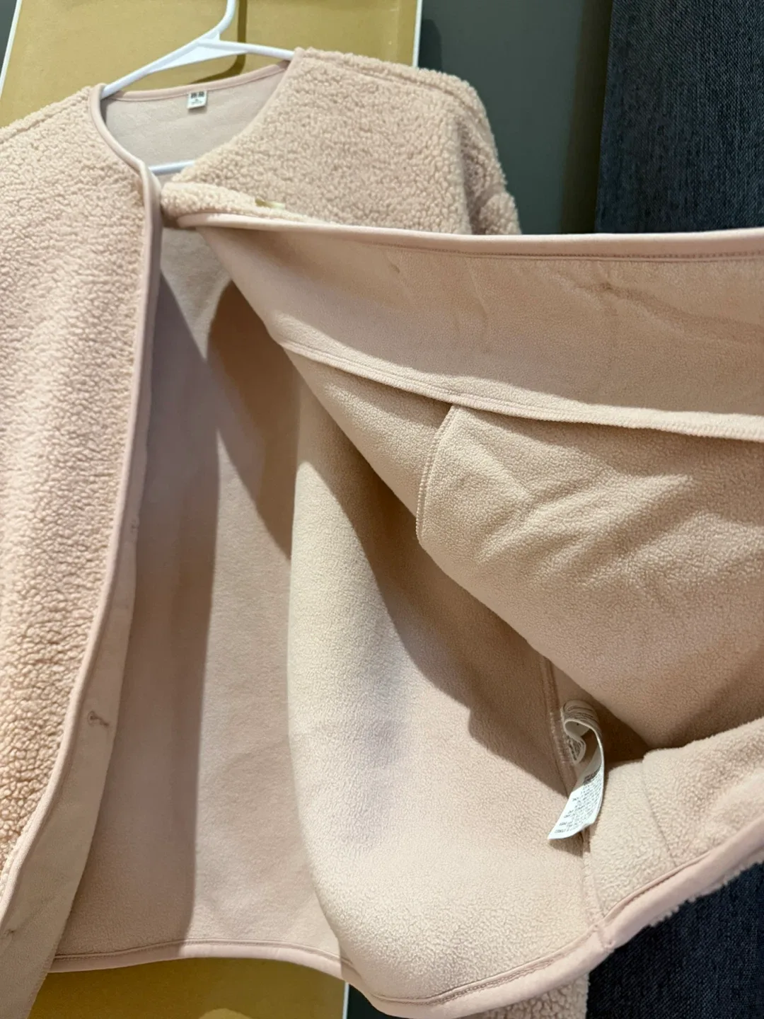 Uniqlo Fluffy Fleece Jacket - Size XL- pale pink image indicator(4)