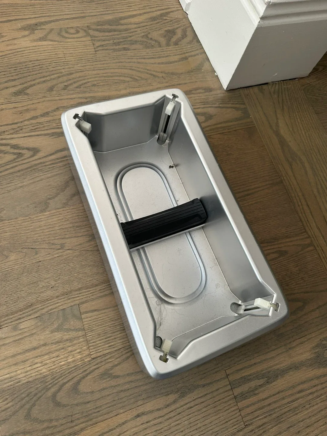 Shoe Cover Dispenser image indicator(2)