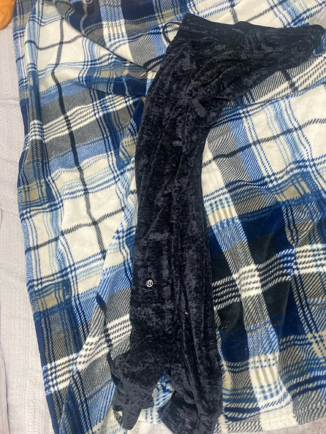 Lululemon Black Velvet Joggers - Size 4