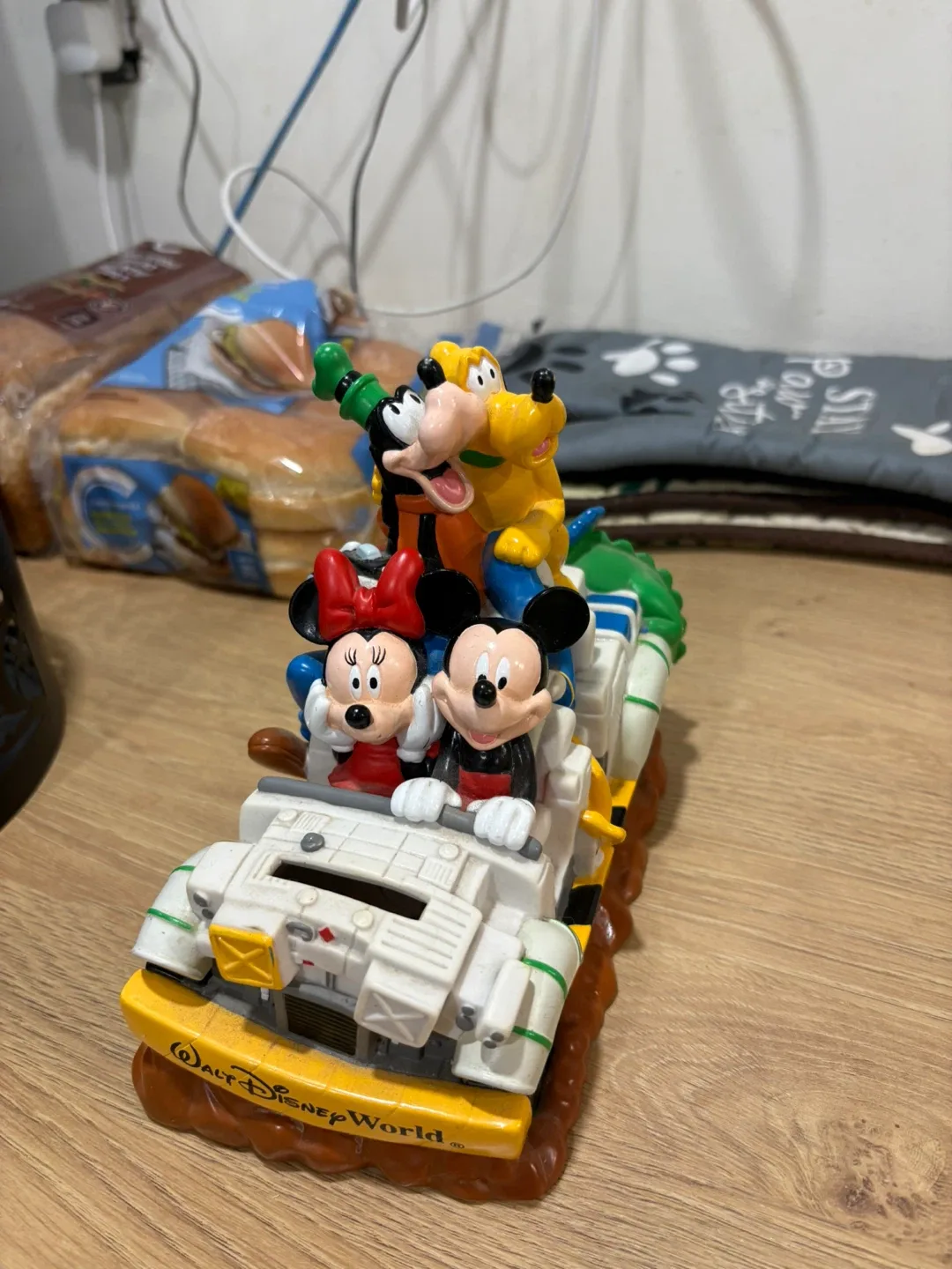 Walt Disney World Character Car Bank image indicator(2)