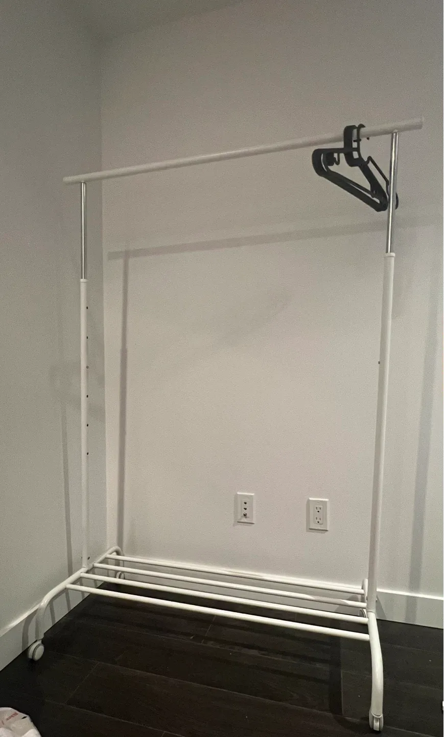 IKEA Clothes Rack - White image indicator(2)