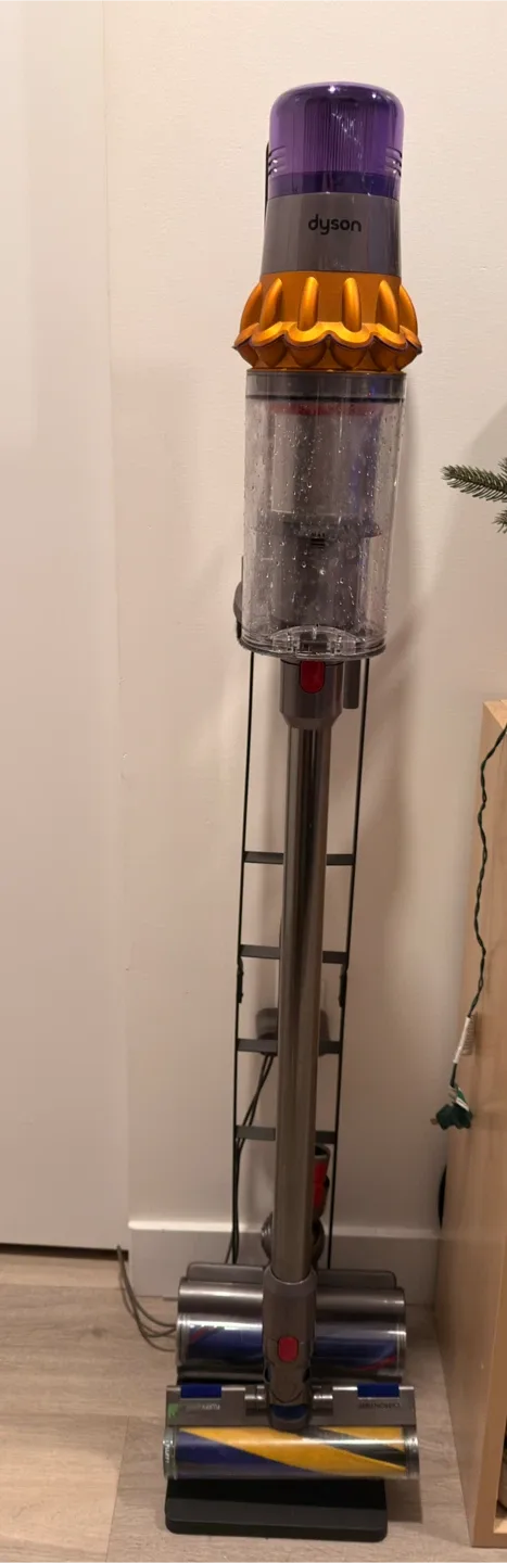 Dyson V15 Detect (1 used Optic head, 1 New Optic Head)