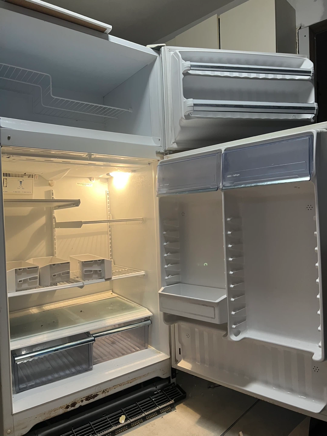 Beaumark White Fridge - 65" Height - photo 5