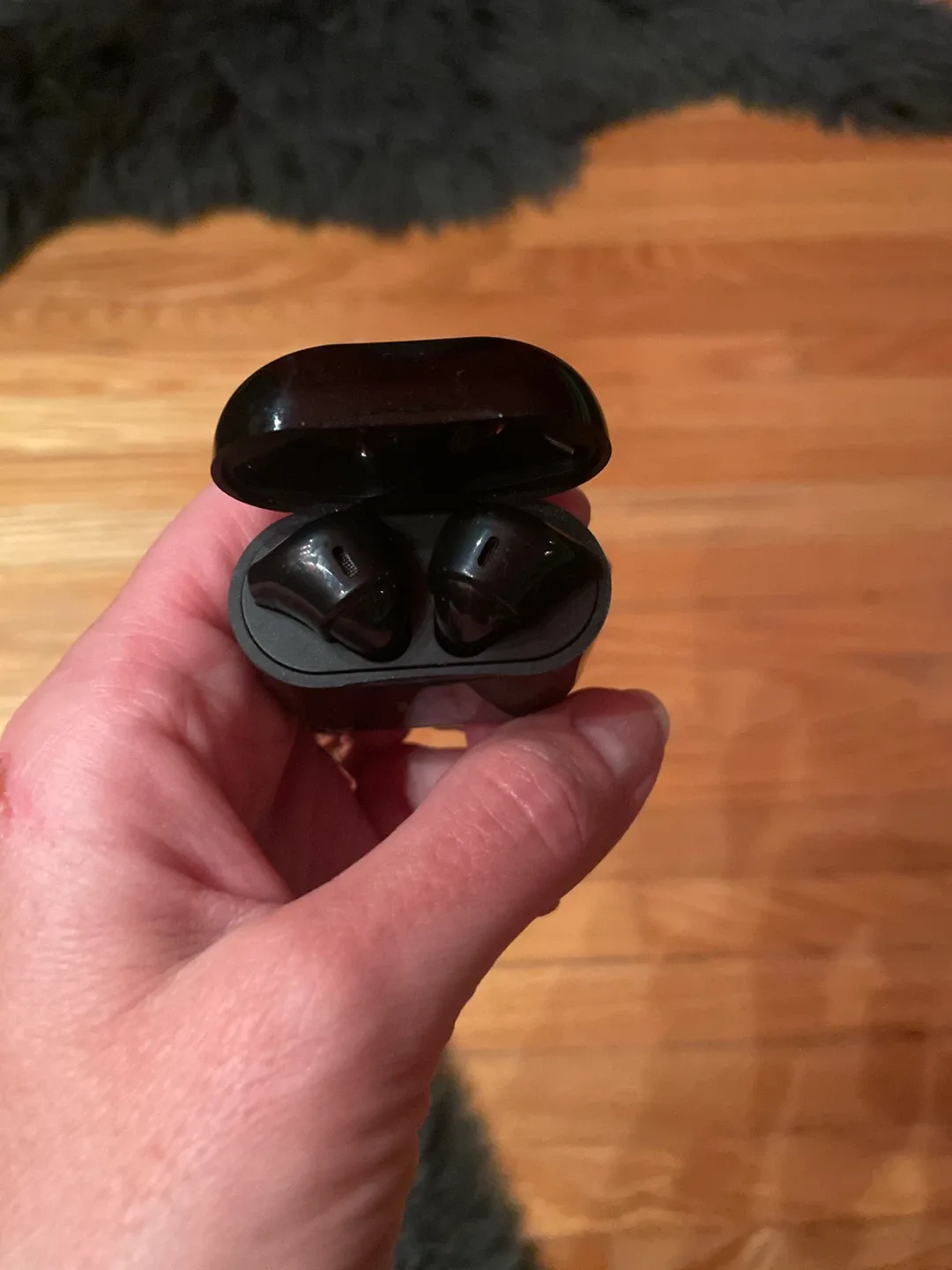 iQ Black Wireless Earbuds. #cleanout image indicator(2)