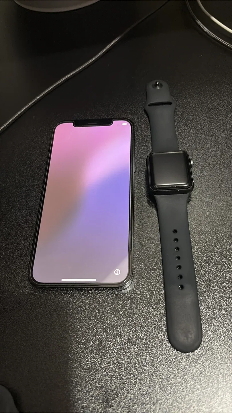 Apple iPhone 12 Pro Pacific Blue + Apple Watch Series 3 image indicator(4)