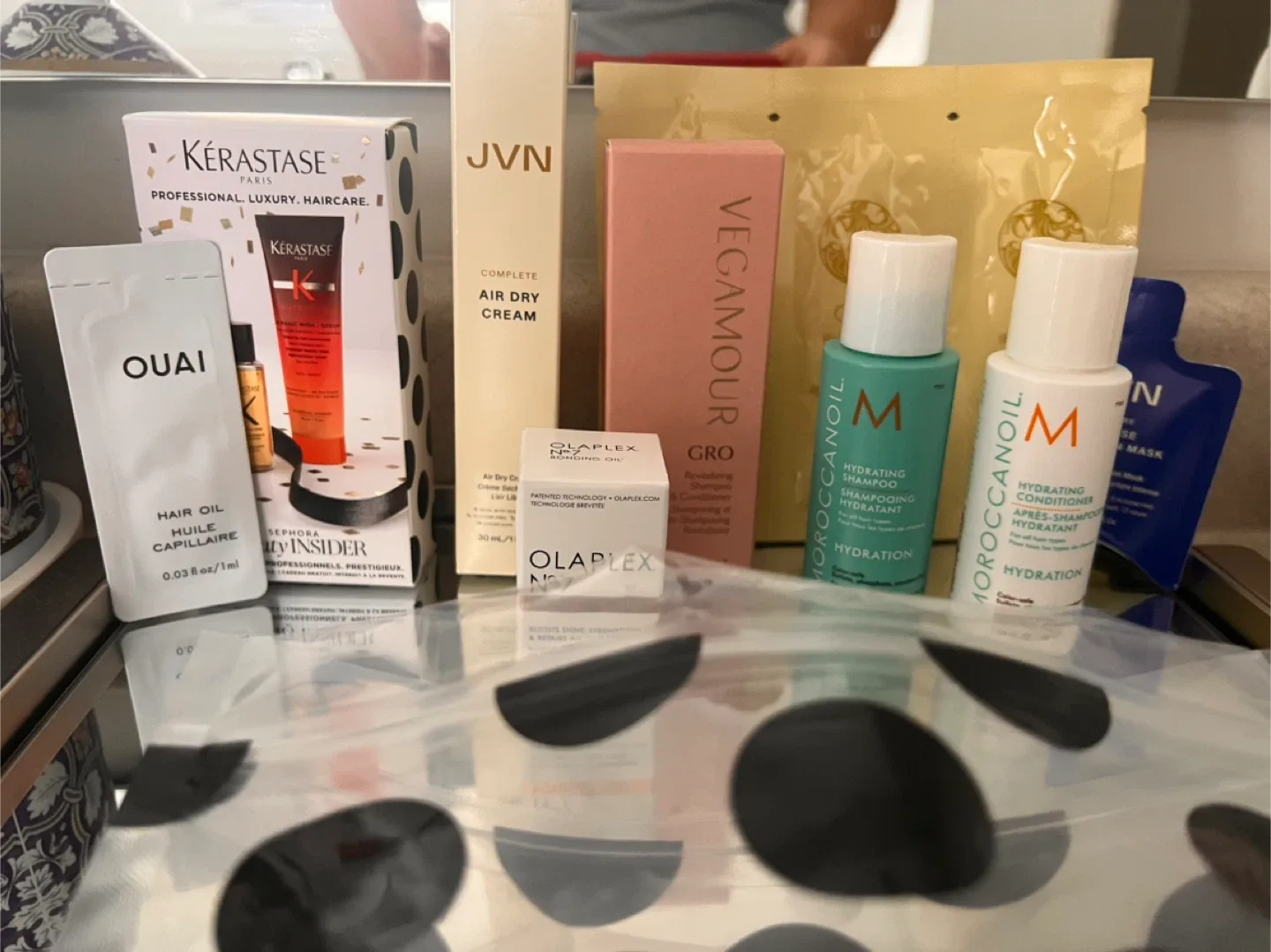 Hair Care Bundle: Moroccanoil, Olaplex, Vegamour, JVN, Kerastase image indicator(2)