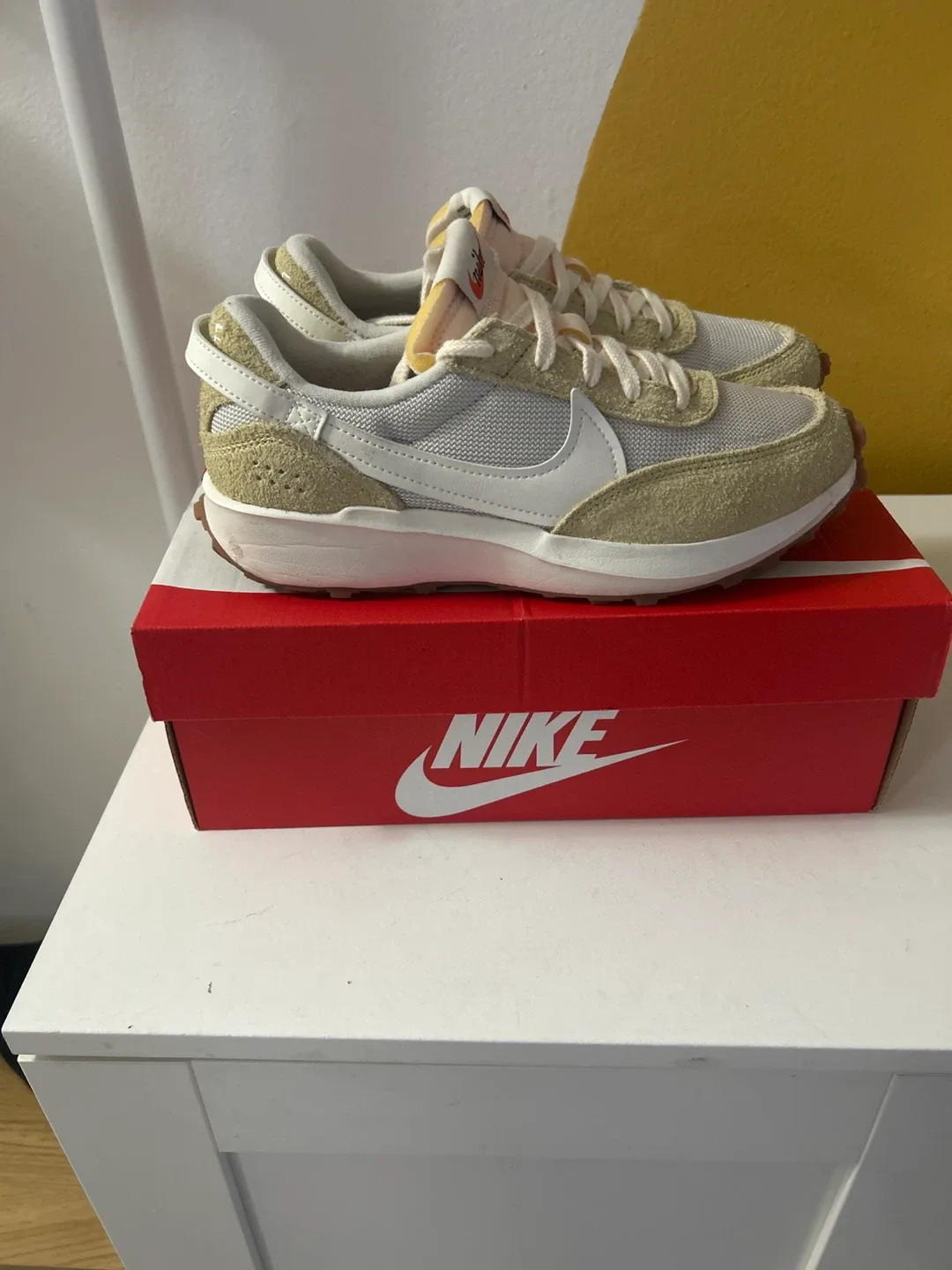 Nike Waffle Sneakers Women’s 7 image indicator(2)