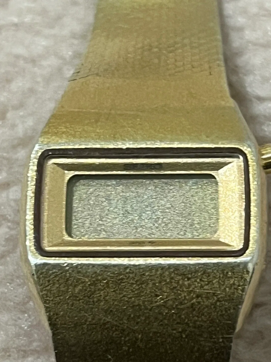 Seiko Gold Digital Watch L221-5029 image indicator(3)