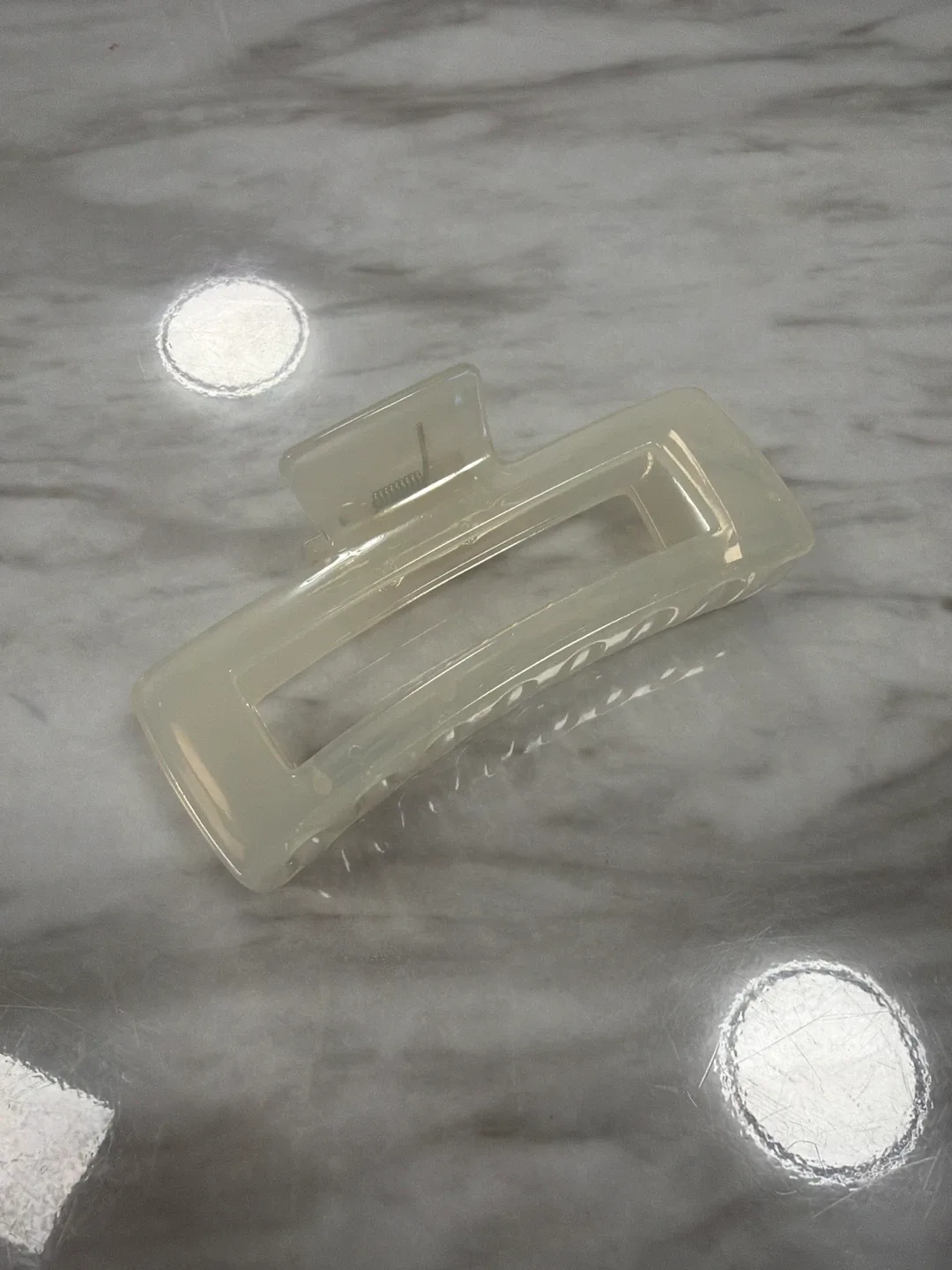 Korean Style Hair Claw Clip Large- Cream Colour image indicator(2)