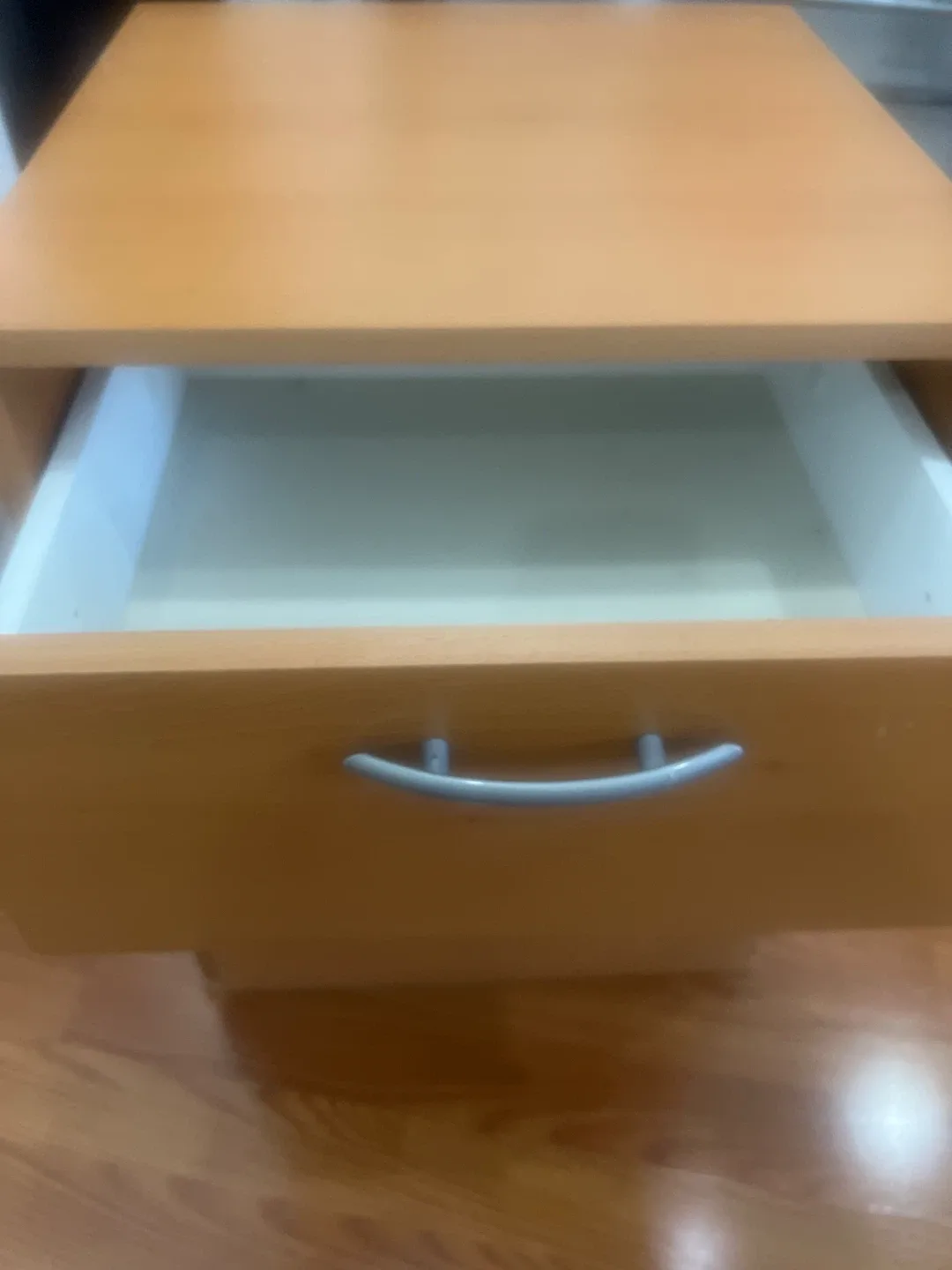 Wooden Three-Drawer Dresser image indicator(2)