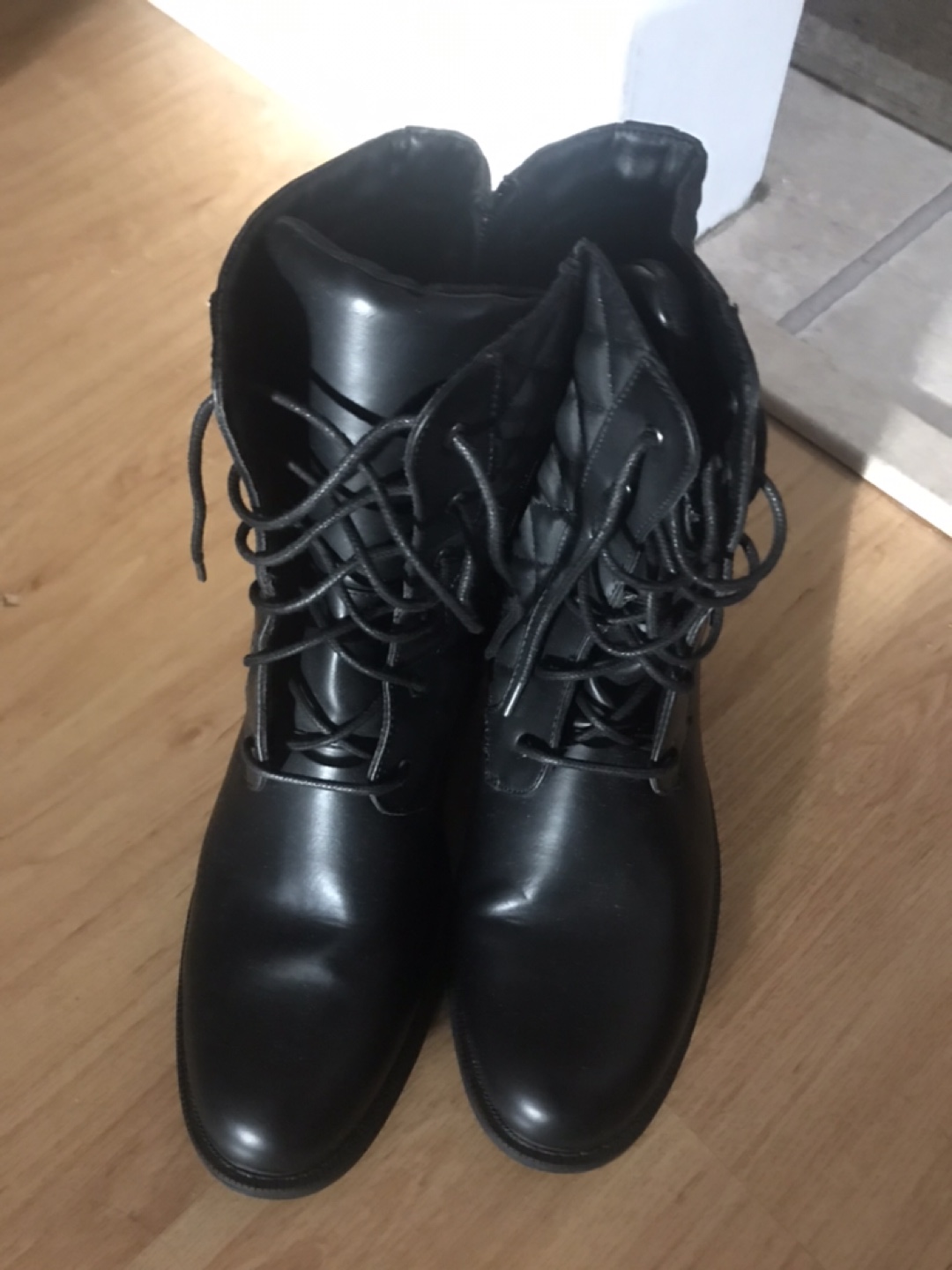 Skechers Black Lace-Up Boots - Size 10