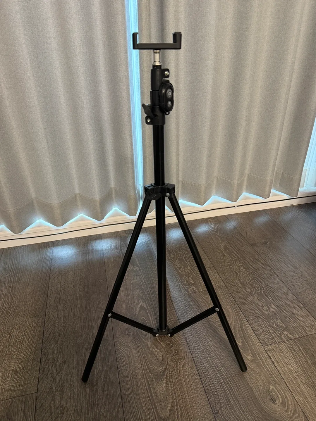 Adjustable Phone Tripod Stand - Black