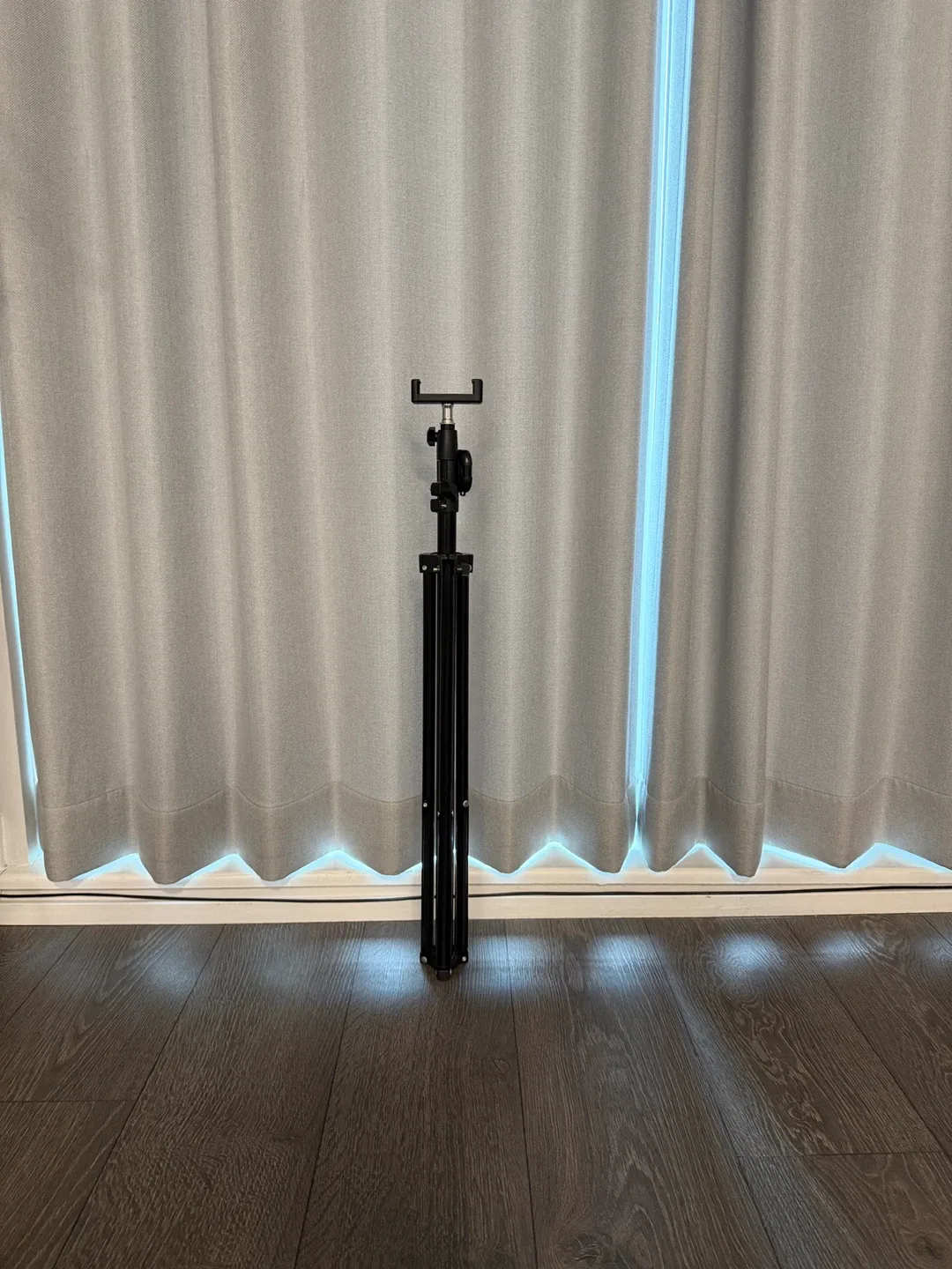 Adjustable Phone Tripod Stand - Black image indicator(3)