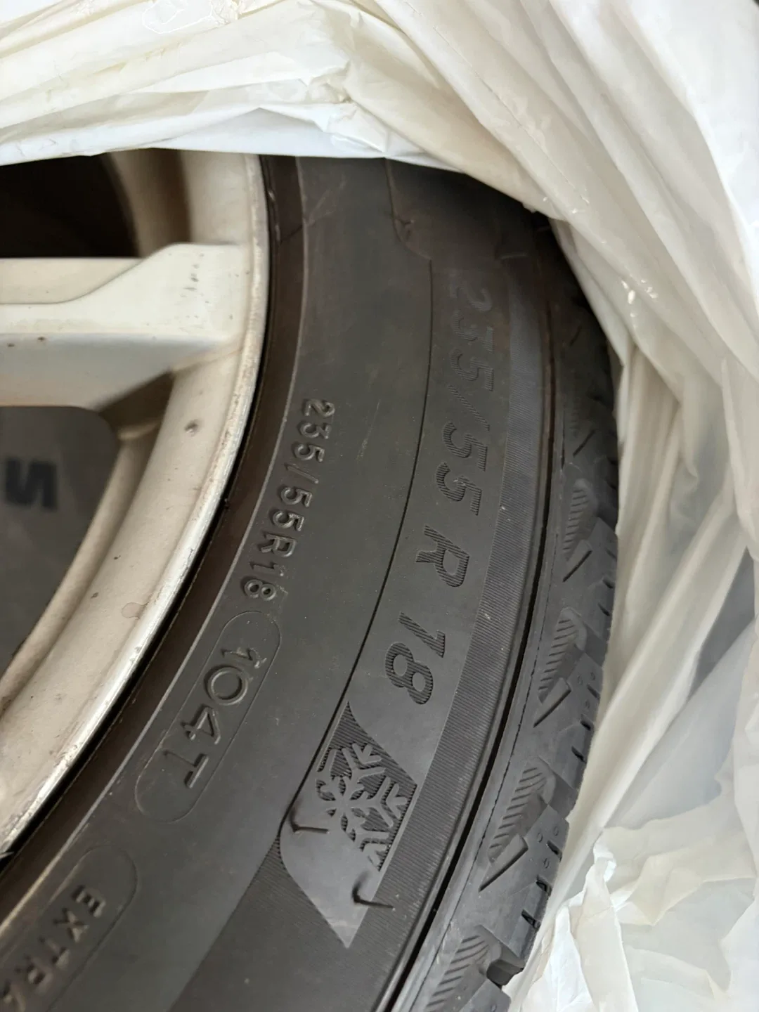 Michelin X-Ice Snow SUV 235/55R18 Tire on Audi Rim image indicator(3)
