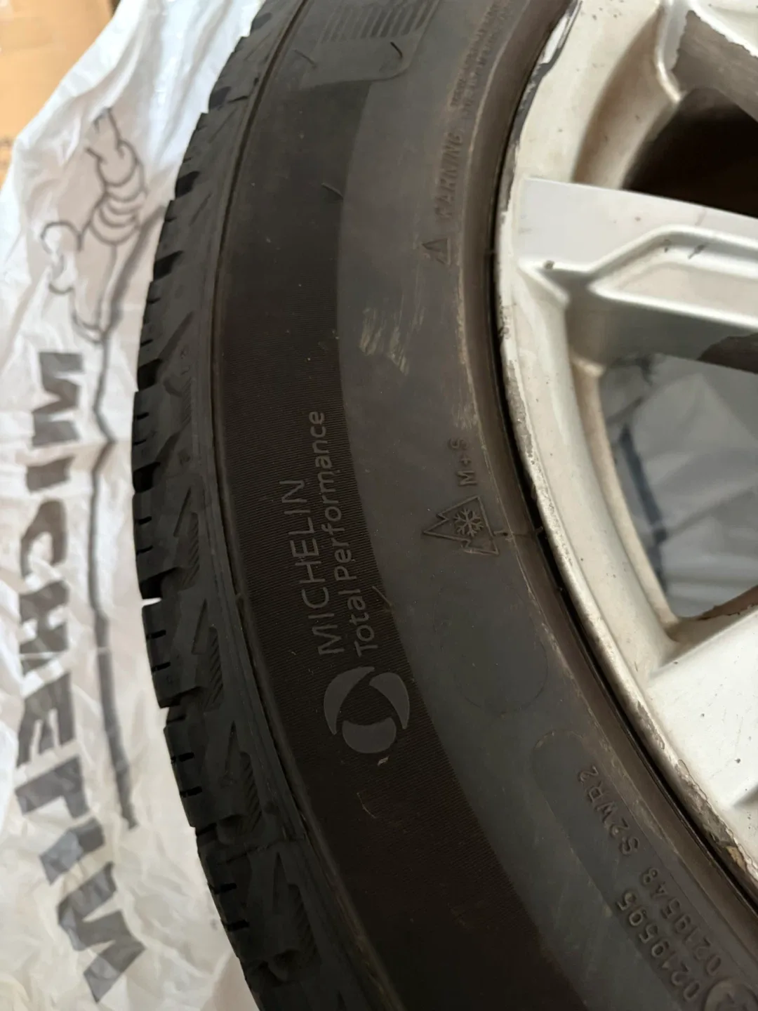 Michelin X-Ice Snow SUV 235/55R18 Tire on Audi Rim image indicator(4)