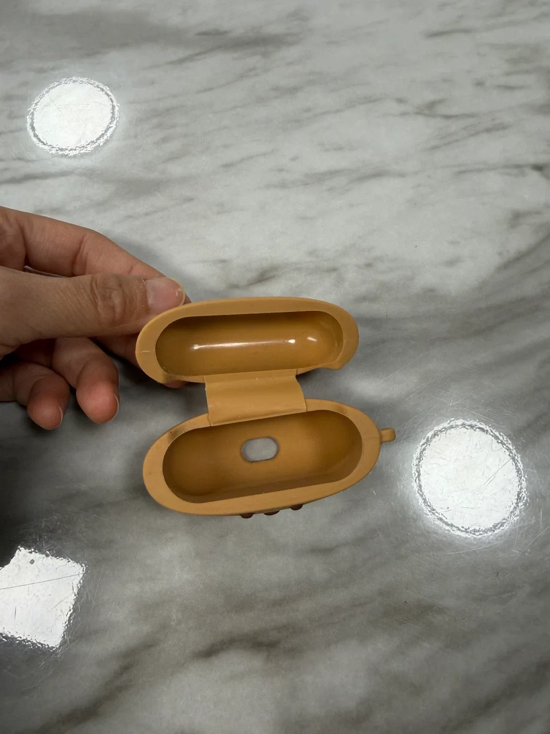 Romane Corp AirPod Pro 2 Case - Bear image indicator(2)