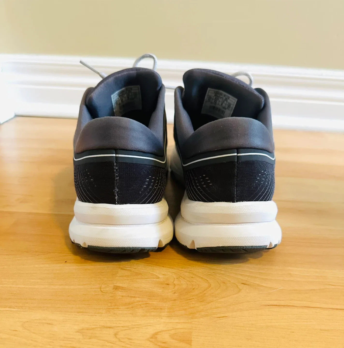 Brooks Launch 5 US Women size 10 image indicator(4)