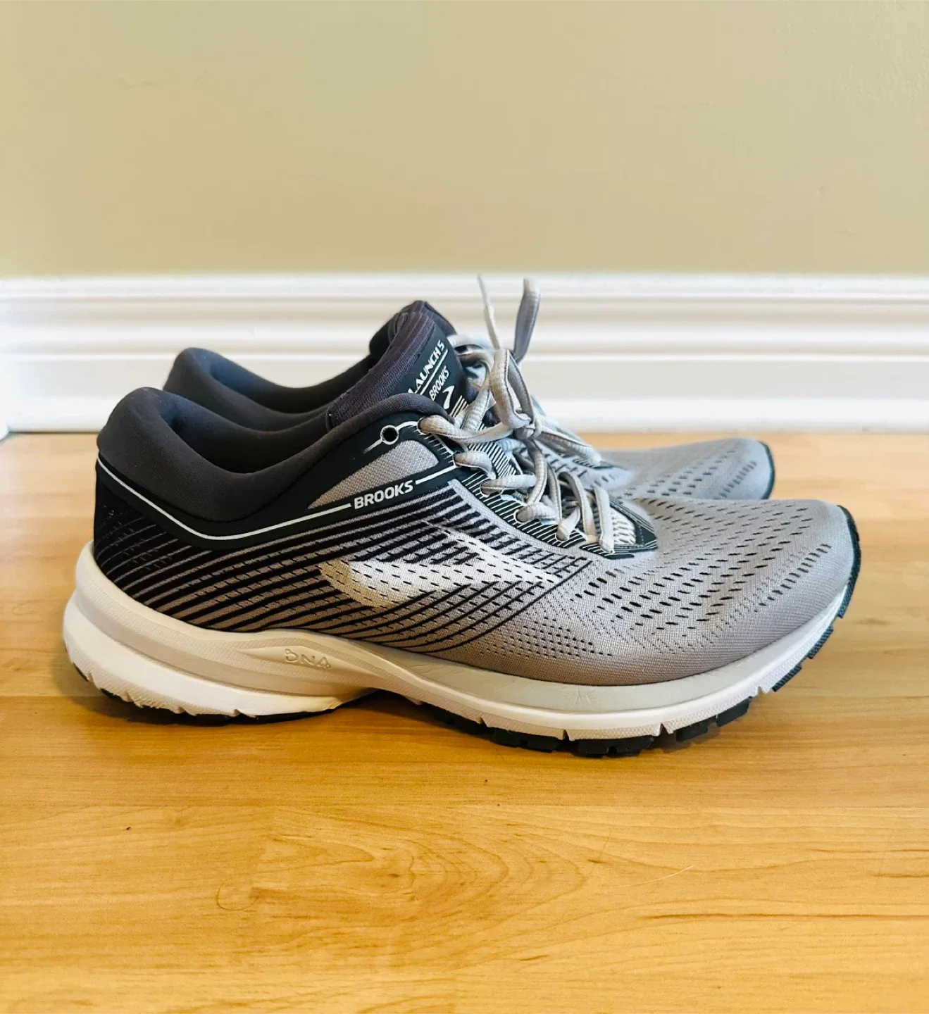 Brooks Launch 5 US Women size 10