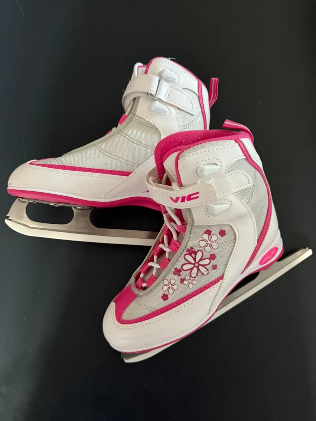 VIC Girl's Ice Skates - Size J3