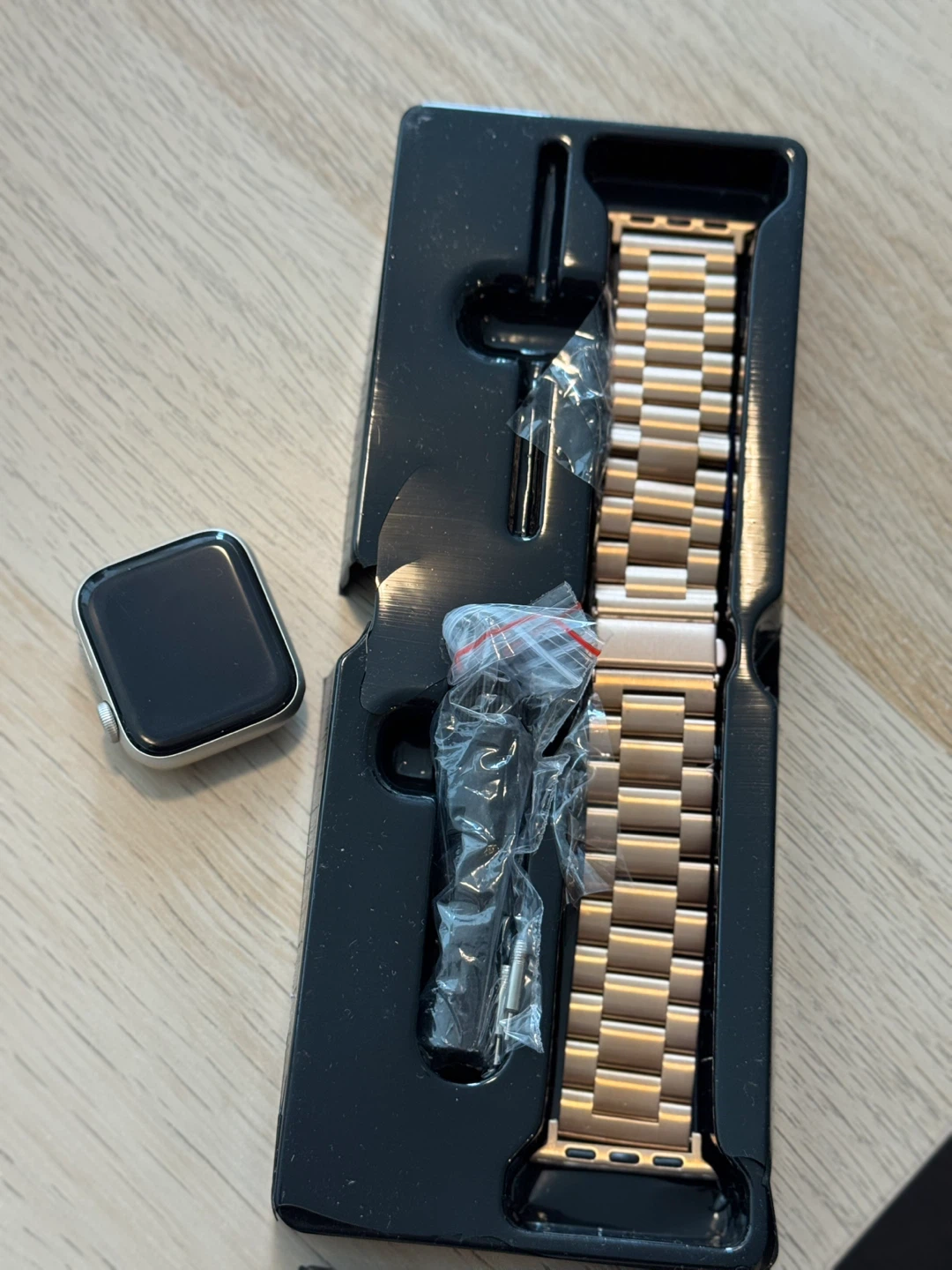 Apple Watch SE with Bands - photo 2