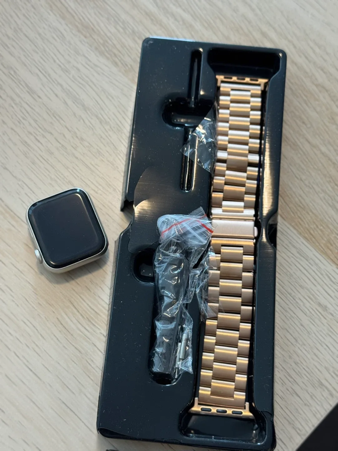 Apple Watch SE with Bands image indicator(2)