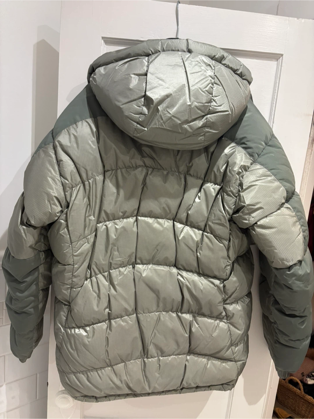 Mountain Hardwear Down Puffer Jacket, Women’s Medium - photo 2