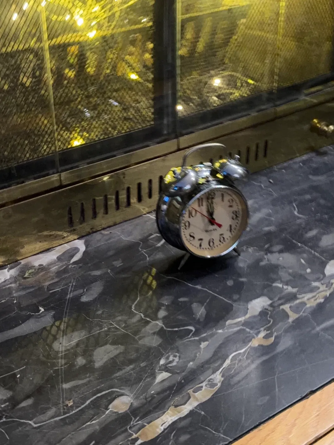 Westclox Retro Style Silver Alarm Clock image indicator(3)