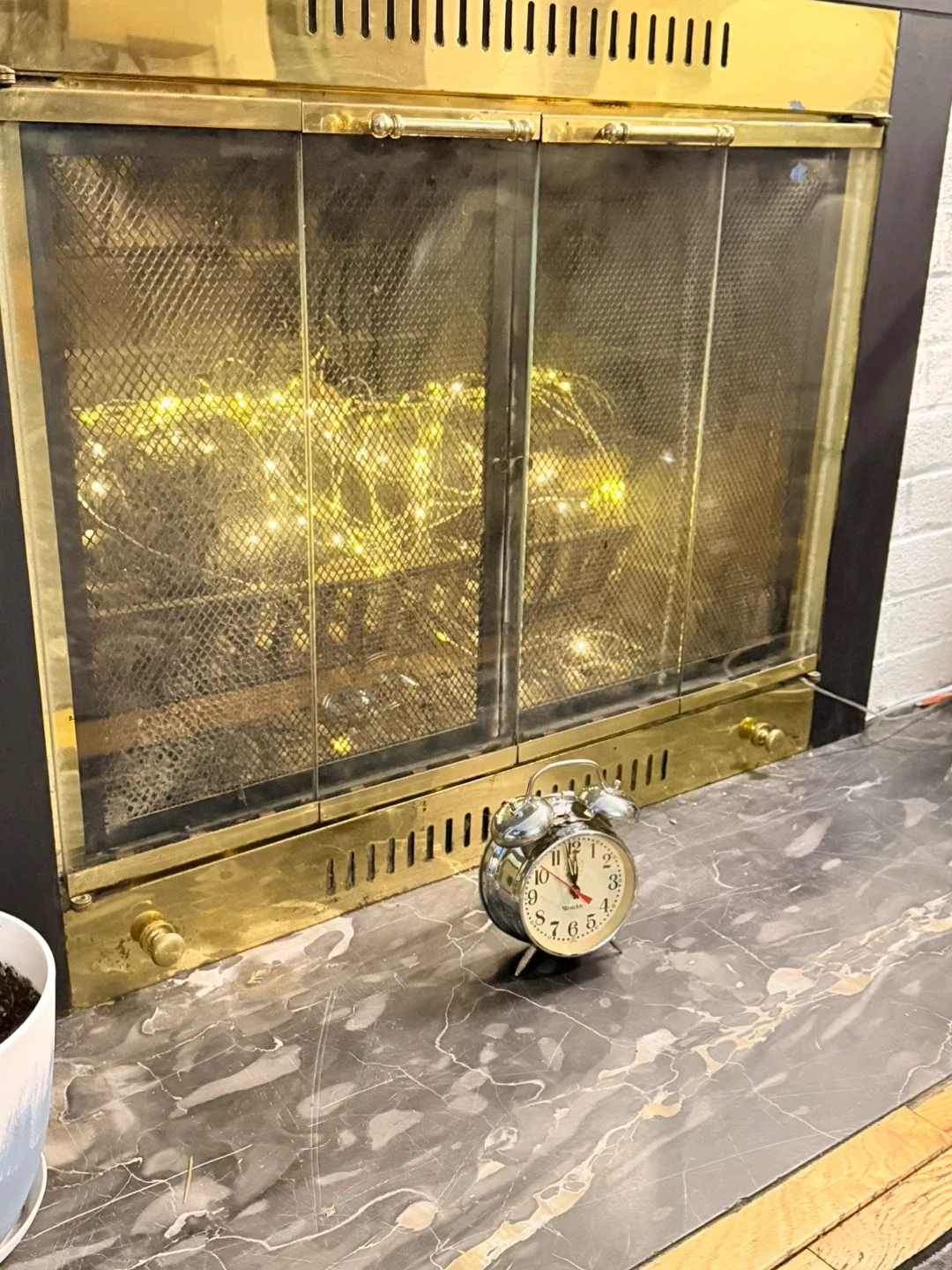 Westclox Retro Style Silver Alarm Clock image indicator(2)