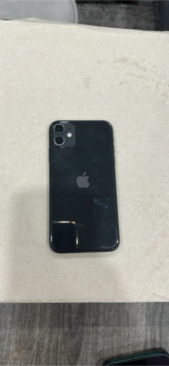 iPhone 11 - 128GB image indicator(2)