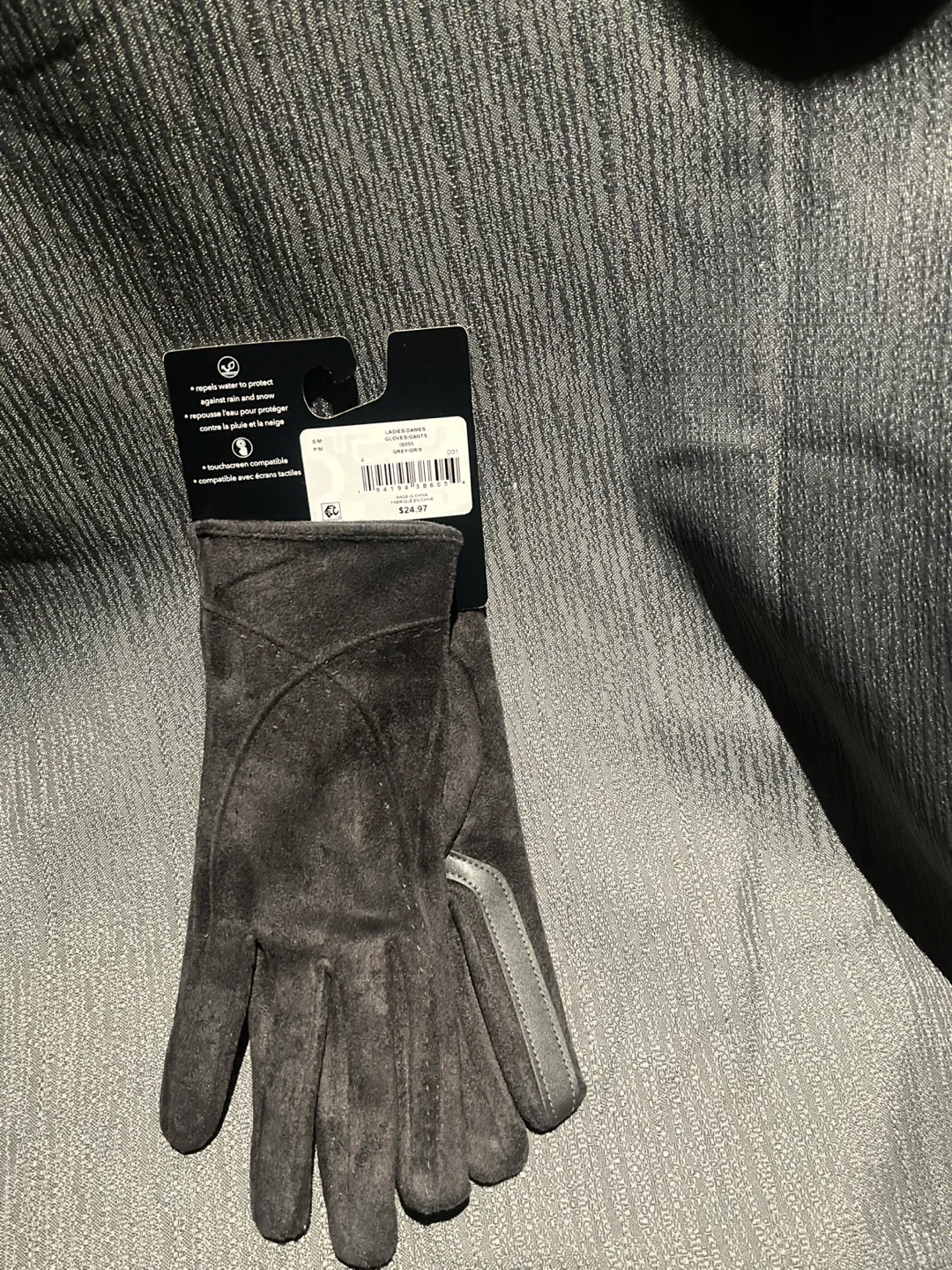 isotoner Women's Gloves S/M - Black image indicator(3)