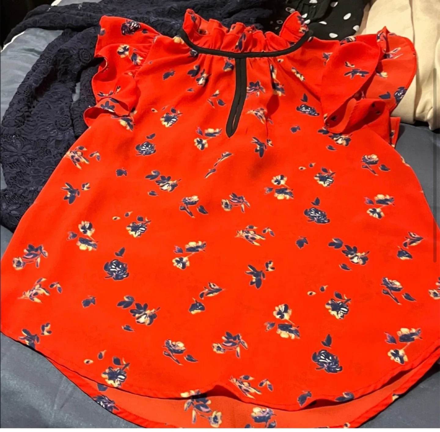 Assorted Women's Tops XS and S size image indicator(4)