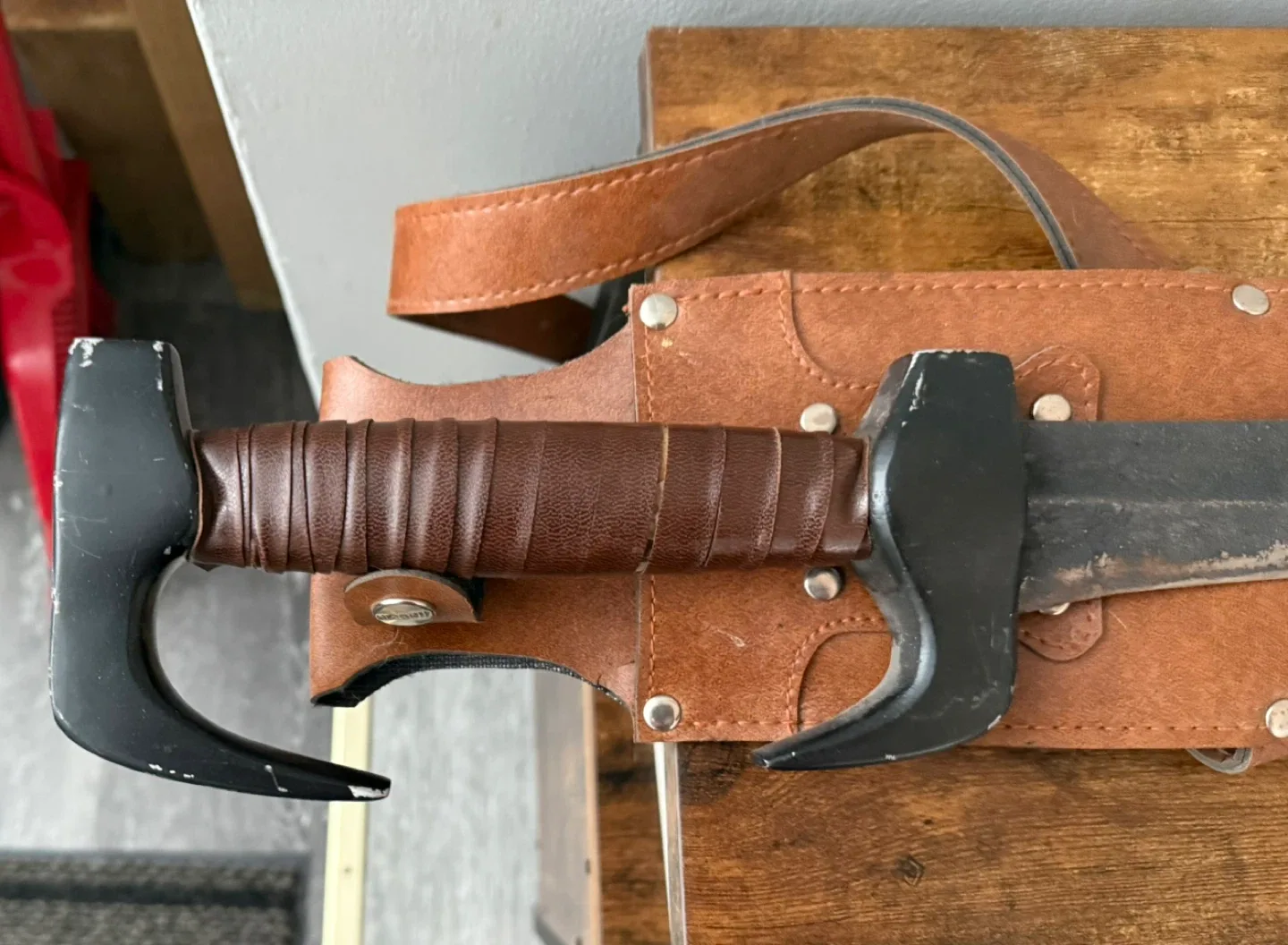 Sword from the movie 300 with Leather Sheath image indicator(6)