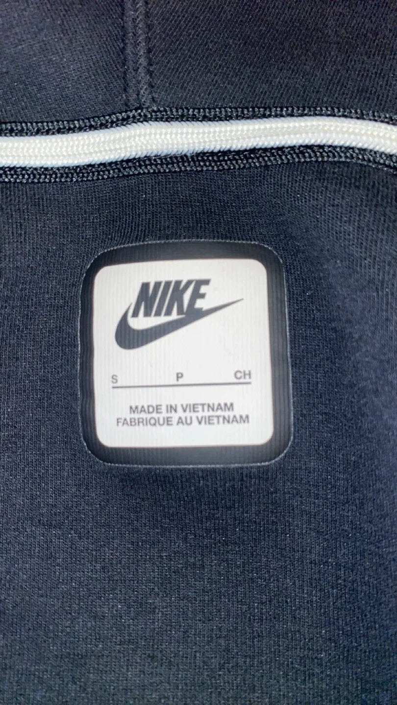 Nike Tech Fleece Hoodie - Size Small image indicator(3)