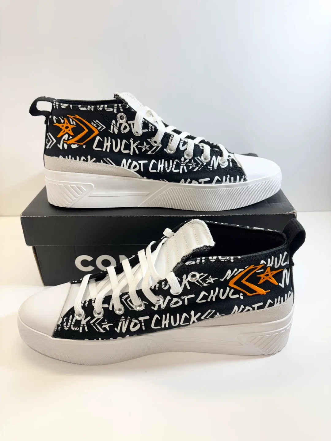 Converse Shoes New! Unisex Mens size 10.5 image indicator(2)