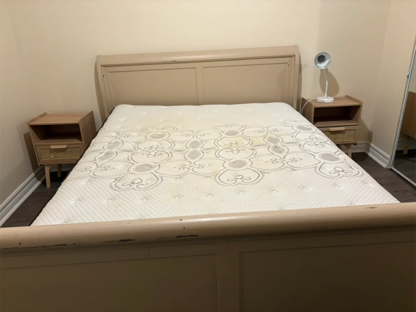 Queen Size Bed Frame & Mattress image indicator(2)