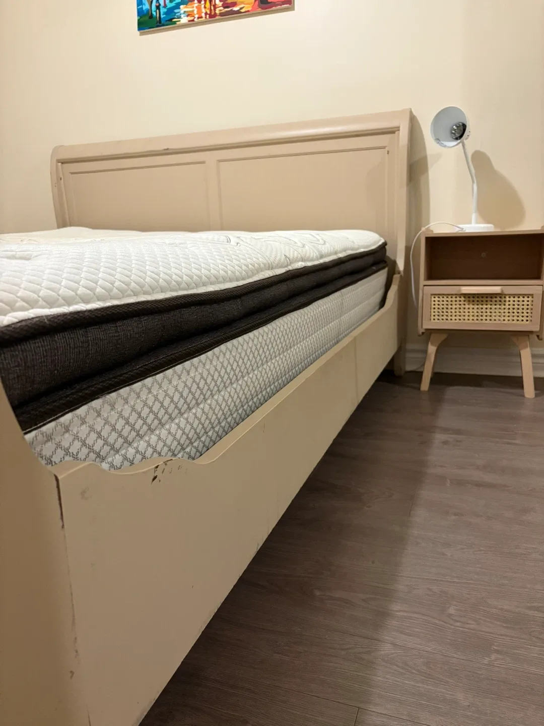 Queen Size Bed Frame & Mattress image indicator(3)