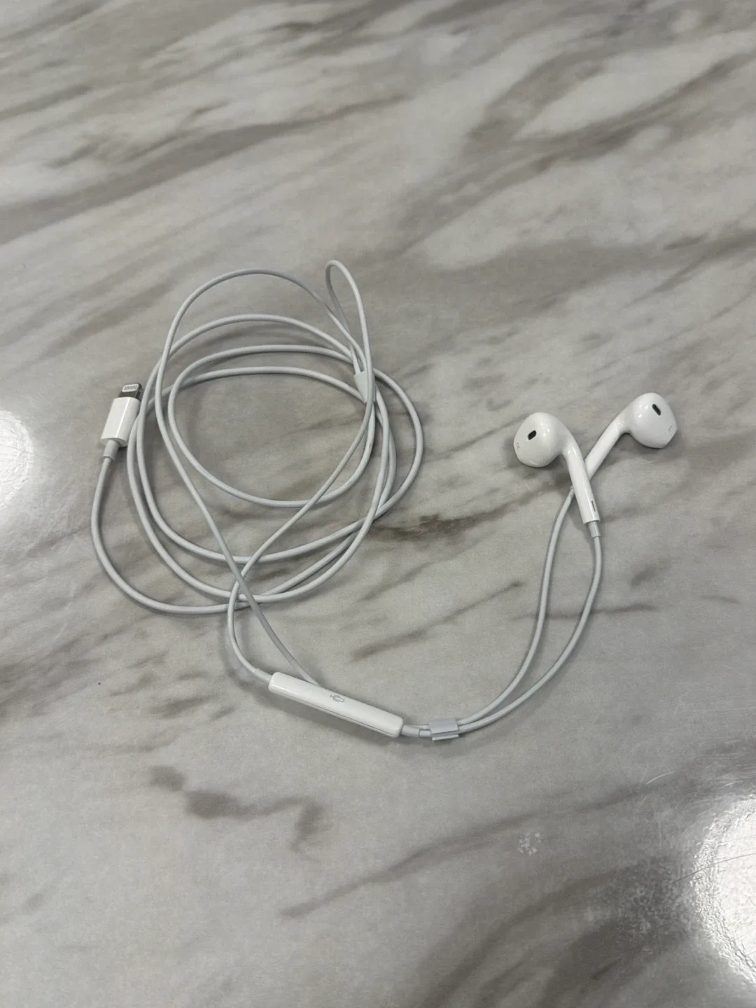 Apple EarPods - Wired Headphones